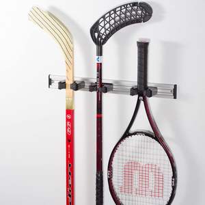 Soporte <span class=keywords><strong>de</strong></span> Pared <span class=keywords><strong>de</strong></span> <span class=keywords><strong>Aluminio</strong></span> Ecológico para Herramientas, Organizador Moderno y Duradero con 3 Abrazaderas para Guardar Escobas y Fregonas en Baño y Cocina - Product Image 1