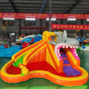 Piscine gonflable en forme de requin avec <span class=keywords><strong>toboggan</strong></span> gonflable pour l'été - Product Image 1