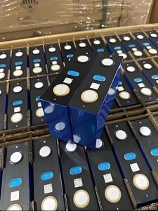 Sel Baterai Lifepo4 Kelas A Langsung dari Pabrik 3.2V 102Ah Penyimpanan Energi Baterai Isi Ulang yang Dapat Disesuaikan untuk Sistem Penyimpanan Energi - Product Image 4