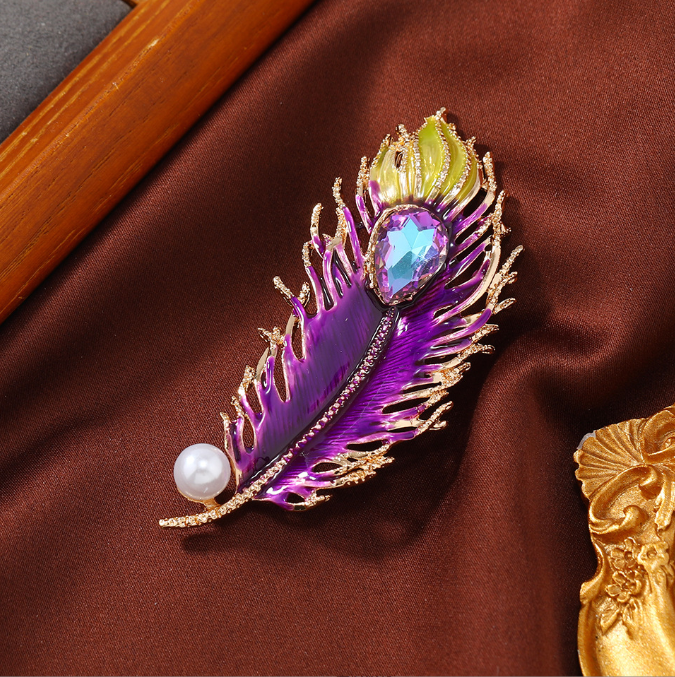 Broche Ancienne Plaquée Or Avec Strass Violet - New Old Stock (NOS) - Bijou De Costume Neuf