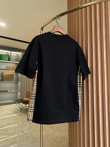 เสื้อยืดแขนสั้นลายตาราง Burberry สีดำลำลอง ระบายอากาศได้ดี ผลิตจากผ้าฝ้าย 100% สำหรับผู้ชาย ขายส่งจากโรงงาน - Product Image 5