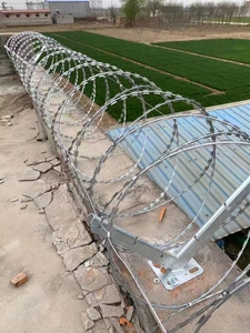 Bobines de fil barbelé BTO-22 CBT-60 CBT-65 avec lames en fer tranchantes - Product Image 4