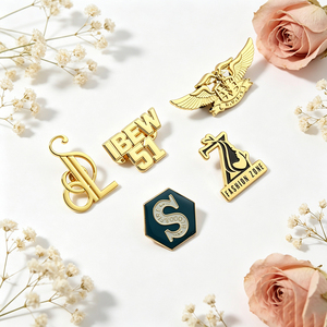 Badges en métal personnalisés en gros, épingles de revers en émail dur ou souple, broches avec carte de support pour vêtements et souvenirs - Product Image 2