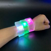 Bracelet à LED de fête avec logo personnalisé Bracelets à LED avec contrôle DMX Bracelets à LED télécommandés pour concerts et événements