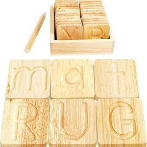 Tablero de práctica de letras con ranuras de madera para educación temprana, aprendizaje del inglés, juguete educativo unisex de 3 a 6 años - Product Image 1