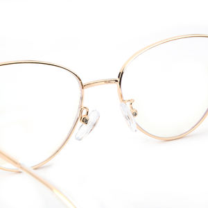 Monturas <span class=keywords><strong>de</strong></span> Gafas <span class=keywords><strong>de</strong></span> Metal Cómodas y Personalizadas <span class=keywords><strong>de</strong></span> Gran Venta <span class=keywords><strong>para</strong></span> Mujer <span class=keywords><strong>con</strong></span> <span class=keywords><strong>Lentes</strong></span> <span class=keywords><strong>de</strong></span> <span class=keywords><strong>Sol</strong></span> Polarizados Magnéticos <span class=keywords><strong>de</strong></span> Clip - Product Image 4