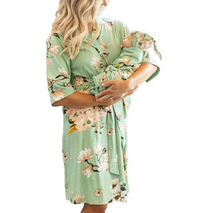 Bio-Baumwolle Mutterschaft Pyjama Set Mutterschaft Robe und Swaddle Mama Robe für Mutterschaft und Baby Mutter Robe und Baby Swaddle - Product Image 1