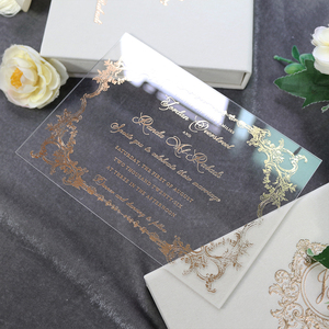 Boîtes d'<span class=keywords><strong>invitation</strong></span> de mariage de luxe en velours blanc faites à la main <span class=keywords><strong>avec</strong></span> monogramme, feuille d'or acrylique et <span class=keywords><strong>photo</strong></span> douce pour événement de mariage - Product Image 3