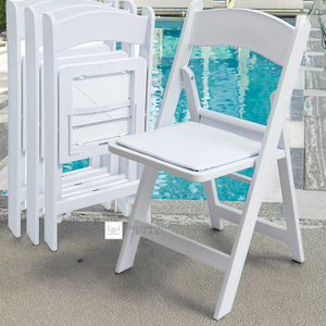 Chaises pliantes en PP blanches à vente chaude Empilables Imperméables Modernes Portables Pliables Utilisation en extérieur et en intérieur pour hôtel Restaurant - Product Image 1