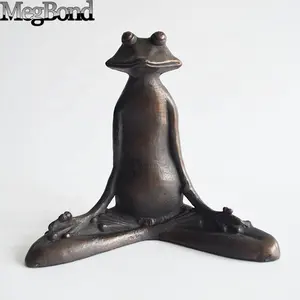 Estátua de ferro fundido do sapo yoga, decoração meditativa de mesa do monge do sapo do metal