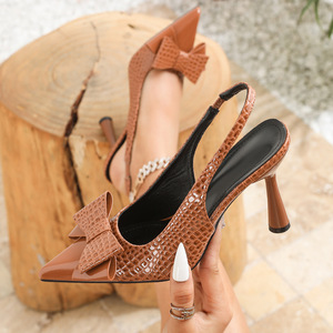 Xuanhui Nuove <span class=keywords><strong>Scarpe</strong></span> da <span class=keywords><strong>Donna</strong></span> alla Moda <span class=keywords><strong>con</strong></span> <span class=keywords><strong>Tacco</strong></span> Alto, Punta Affusolata, Fiocco e Texture Goffrata, Rosse e Morbide - Product Image 2