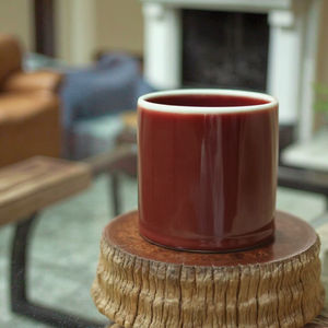 La tasse en céramique rouge exquise a une forme unique et convient au café et au thé - Product Image 5