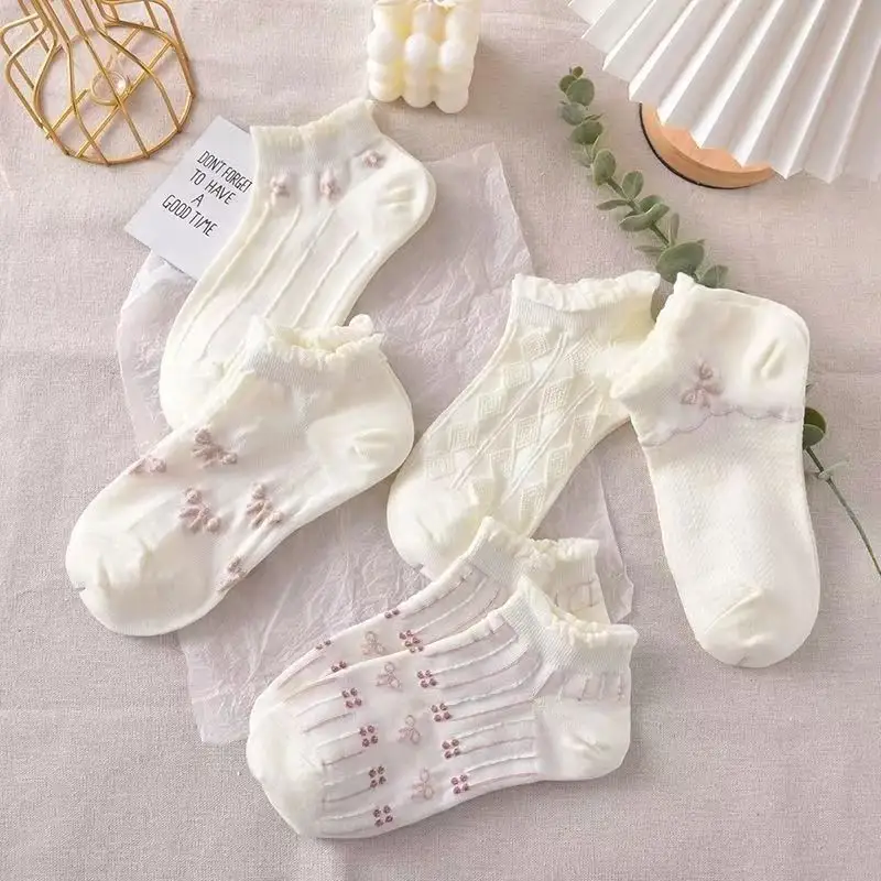 Sifot venta al por mayor personalizado algodón tobillo dulce blanco serie estilo Simple Color comodidad mujeres tripulación Calcetines