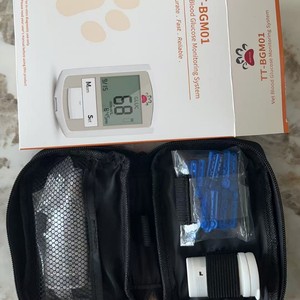 Medidor de Glucosa Veterinario de Pantalla Digital de 68 mmol/L para Mascotas Pequeñas - Product Image 4