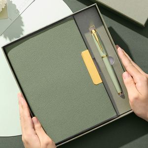 Carnet de notes A5 de Noël pour entreprise, journal, cadeau d'affaires, ensemble personnalisé de carnet et stylo avec stylo et bouteille d'eau - Product Image 4