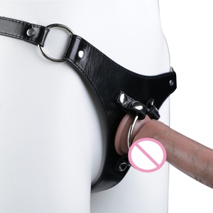 QK-Y8212 Conjunto de Lencería BDSM de Cuero PU con Máscara Labial, Arnés de Pecho, Pantalones con Correas de Sujeción y Arnés Corporal - Product Image 3