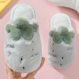 <span class=keywords><strong>Zapatillas</strong></span> <span class=keywords><strong>de</strong></span> algodón bordadas personalizadas LK, bonitas <span class=keywords><strong>Zapatillas</strong></span> <span class=keywords><strong>de</strong></span> <span class=keywords><strong>casa</strong></span> coreanas para interiores, <span class=keywords><strong>zapatillas</strong></span> <span class=keywords><strong>de</strong></span> invierno para niños con piña - Product Image 4