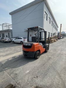 Chariot élévateur japonais d'occasion de qualité TOYOTA/TCM/KOMATSU FD2.5/3/4/5/7/10/15/16/25/30 tonnes avec une capacité de 3 tonnes disponible à Shanghai - Product Image 6