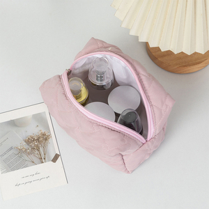 Organizador de maquillaje portátil de estilo coreano de gran capacidad al por mayor, <span class=keywords><strong>neceser</strong></span> de almacenamiento bonito de Color caramelo, logotipo personalizado, dureza suave - Product Image 4