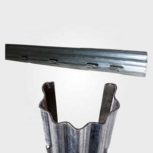 Poste <span class=keywords><strong>de</strong></span> enrejado <span class=keywords><strong>de</strong></span> metal <span class=keywords><strong>de</strong></span> viñedo usado galvanizado <span class=keywords><strong>de</strong></span> bajo <span class=keywords><strong>precio</strong></span>/Estaca <span class=keywords><strong>de</strong></span> uva utilizada en la granja - Product Image 4