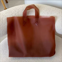 Sac de courses refermable en plastique PE tendance avec poignée découpée épaisse, option logo personnalisé, pour supermarché et emballage cadeau