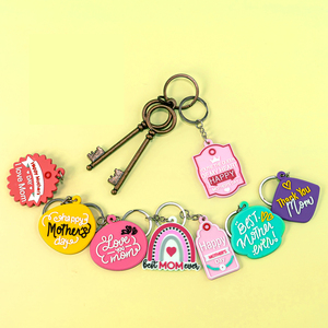 Vente en gros personnalisée de porte-clés en PVC 2D avec embossage imprimé, fête des mères, meilleure maman de tous les temps, arc-en-ciel, tu es <span class=keywords><strong>ma</strong></span> reine - Product Image 1