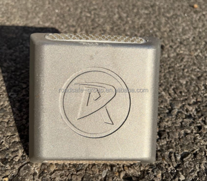 Дорожный светоотражатель 10x10 см с наполнением песком, односторонний/двусторонний, белый, для разметки дорог - Product Image 1