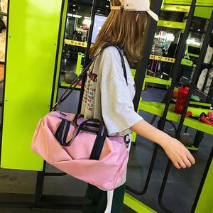 Sac de sport pour femme, grande capacité, entraînement en salle de sport, yoga, séparation sèche et humide, chaussures, voyage à courte distance, bagage à main en polyester - Product Image 6