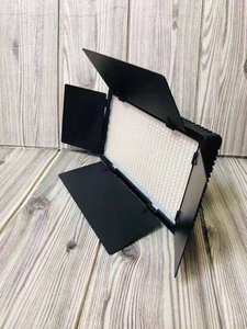 كاميرا تيك توك احترافية ثنائية اللون رائعة لإضاءة الفيديو في الاستوديو قابلة للحمل طراز 600 <span class=keywords><strong>Pro</strong></span> من سلسلة Led <span class=keywords><strong>Pro</strong></span> - Product Image 3