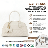 Luxuriöse Maßanfertigung Klassische Abendclutch mit Reißverschluss Bedrucktes Streifendesign mit Perlen-Pompom für Damen