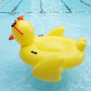 Bouée gonflable en forme de canard jaune 182x185x102cm pour enfants et adultes, pour piscine, plage, fête estivale, utilisation en extérieur - Product Image 4