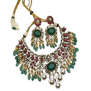 Ensemble collier et boucles d'oreilles en moissanite plaqué or de qualité supérieure, élégant et raffiné, pour femmes, idéal pour les fiançailles, les fêtes et les mariages. - Product Image 2