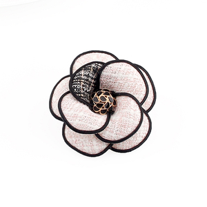 Hepound Nouveau rétro à la mode Double C fleur broche haut de gamme broche clip CC laine tissu camélia broches broche en gros - Product Image 5