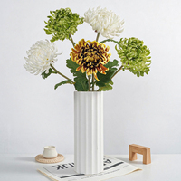Direct van de fabriek: groothandel in kunstmatige chrysantenboeketten met 5 bloemen voor bruiloften, hotels en vaasdecoratie.