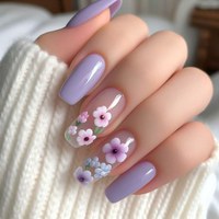 Uñas Postizas con Diseño Floral de Lavanda, Forma Ataúd Mediana, Base Nude, Diseño de Flores Pintadas a Mano, Puntas de Uñas Reutilizables