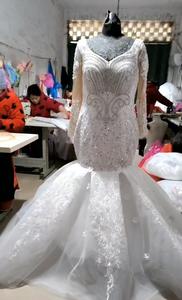 Vestidos de Novia Africanos de Lujo 2024, Vestido de Novia con Cuentas, Manga Larga, Cuello en V, Apliques de Cuentas, Talla Grande, Cola de Pez - Product Image 2