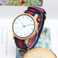 Montre en bois de bambou naturel, bracelet en nylon minimaliste, boucle dorée, unisexe, ultra légère, écologique, bracelet remplaçable, étanche