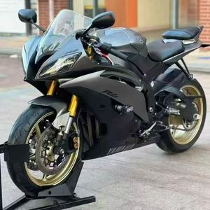 Yamaha R6 600cc, Motore a Quattro Cilindri in Linea, Raffreddato a Liquido, 4 Tempi, EFI, <span class=keywords><strong>Moto</strong></span> Supersportiva da <span class=keywords><strong>Gara</strong></span>, Maneggevolezza Agile, <span class=keywords><strong>Moto</strong></span> Sportiva di Peso Medio - Product Image 4
