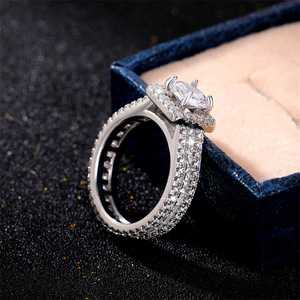 Anello di Fidanzamento con Zircone Quadrato e Rotondo per Donne, Elegante Gioiello da Dito alla Moda - Product Image 3