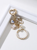 Porte-clés élégant en émail en forme de cœur, magnifiques talons hauts à nœud, sac à main pour femme avec fleur de perle, bijoux en métal faits à la main, cadeau DIY