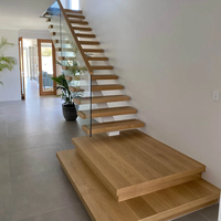 Escalier droit en U moderne CBMmart avec poutre monobloc, marches en chêne massif blanc et garde-corps en verre pour maison