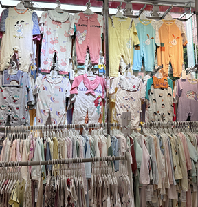 Baby-Strampler und -Overalls im Großhandel als Ballenware - Product Image 3