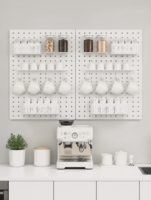 Système de rangement modulaire en métal perforé en gros avec accessoires. Étagère murale DIY pour le stockage commercial et la vente au détail.