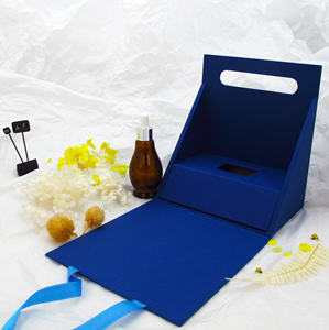 Personaliza tu propio logotipo, nuevo diseño de caja de embalaje portátil estilo bolso, caja de regalo de lujo para cosméticos con cinta. - Product Image 2