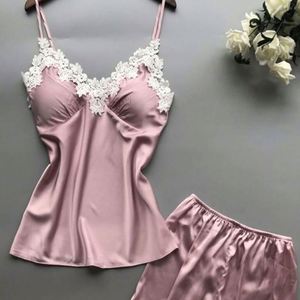 Ensemble de pyjama d'été sexy pour femme en mousseline de soie à col en V, taille élastique, avec logo frontal et short rouge - Product Image 4
