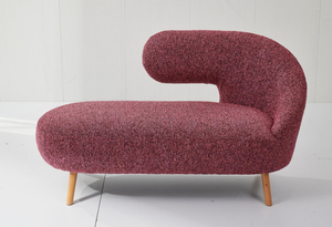 كرسي استرخاء عصري أنيق ومريح بتصميم منحني فريد، قماش ناعم فاخر باللون الأرجواني الأنيق للمنزل والمكتب - Product Image 4