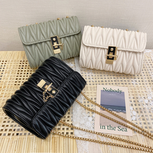 Bolso de cadena cuadrada plisado para mujer, versátil, de cuero PU, informal, cruzado, pequeño, para hombro - Product Image 4