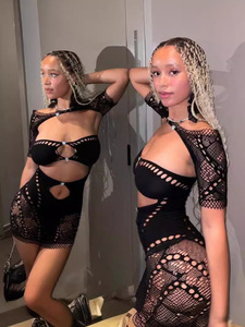 เดรสสีพื้นเซ็กซี่สำหรับผู้หญิง ดีไซน์เว้าเอว โชว์สะโพก ทรงเข้ารูป สไตล์สาวเปรี้ยว - Product Image 2