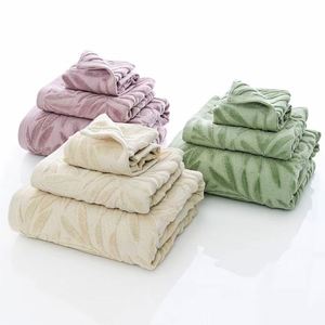 Toalla de Playa y Baño Grande de Felpa 100% Algodón, con Logotipo en Relieve Jacquard - Product Image 1