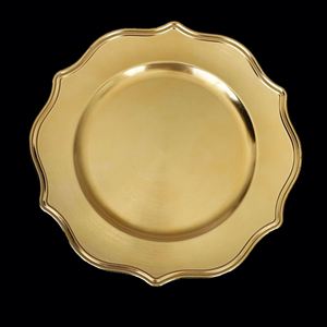 Assiette de présentation dorée vintage pour mariage, en plastique, ronde de 13 pouces, pour banquets et dîners, avec bord floral en relief - Product Image 5